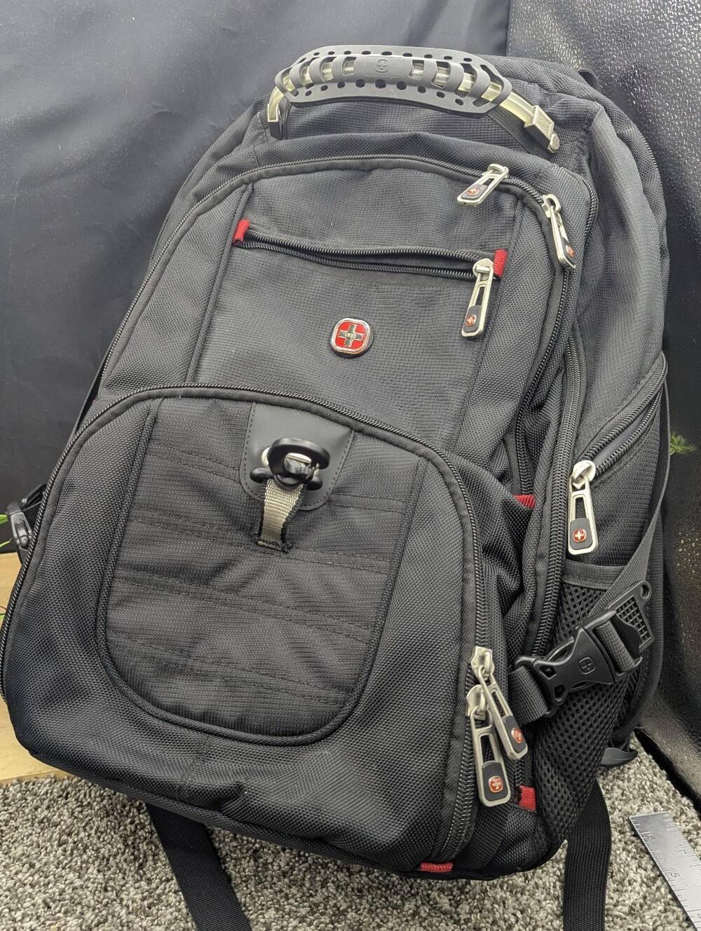 SwissGear 8112 USB Airflow Padded Shoulder Protection Laptop Hiking Backpack